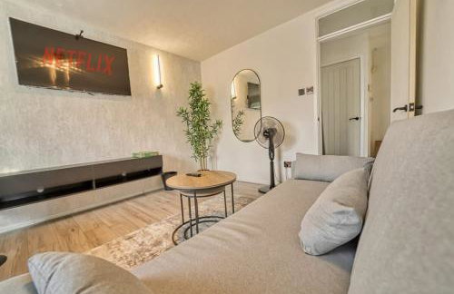 Modern 1BR Apt Netflix, Parking, M6 Access - Foto 8