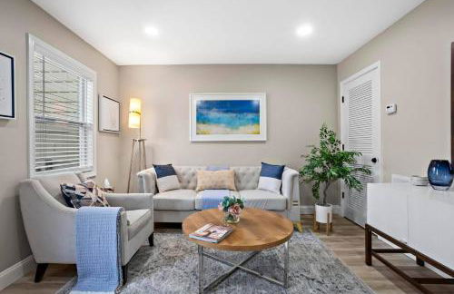 Stylishly Restored Townhome - Convenient access - Foto 12