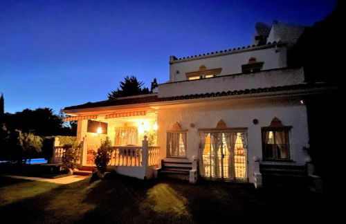 Holiday villa in 10 min from Fuengirola beach with sea views pool BBQ parking WiFi aircon big garden - Photo 36