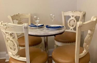 Pineapple House, Spacious 1st Floor Apartment! City Center! 96 Walk Score! FREE parking! - Foto 24