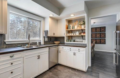 Family Fun on Lake Bemidji! Spacious Home with Yard - Foto 12