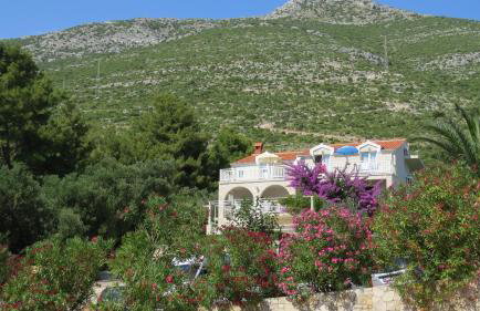 Beachfront Apartments Vala with a swimming pool - Photo 4