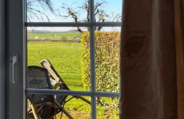 Pretty little apartment with a great view - Photo 5