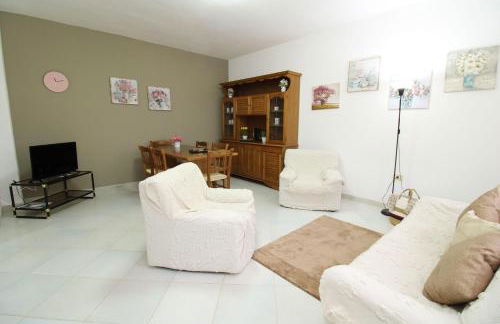 Holiday-House-Camelia-600-meters-from-the-beach - Photo 1