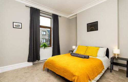 2 Bedroom Flat - Free Parking - by Holiday Homes - Foto 1