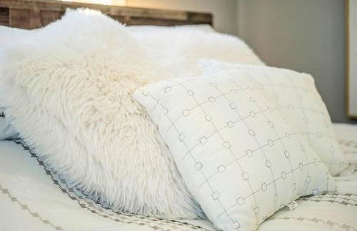 New Sunday River Ski Retreat with Hot Tub Spa - FirePit Sleeps 16 - Foto 80