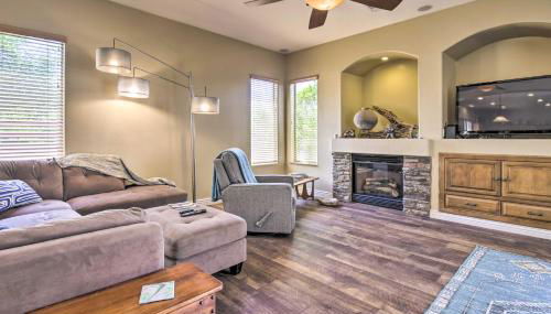 Pool Table, Yard and Grill Luxe Queen Creek Escape - Foto 4