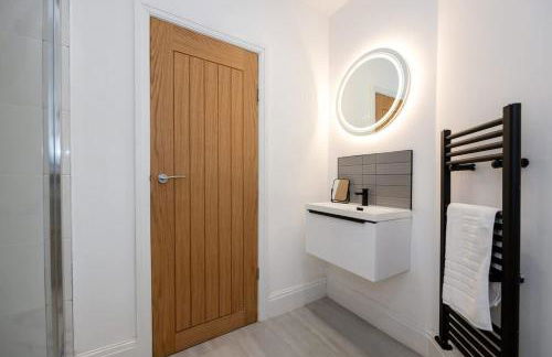 The Wilmslow House Free Parking - Close to Airport - Foto 32