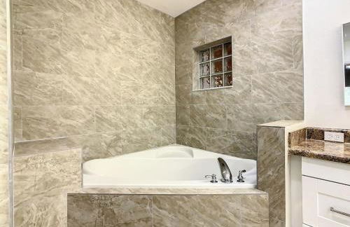 3BR Resort Condo near Disney - Resort Pool and Hot Tub - Foto 83