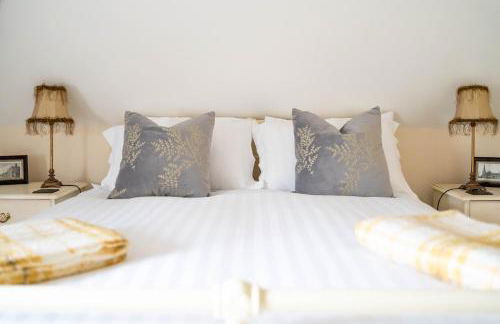 Cotswold Thatched Cottage - Photo 57