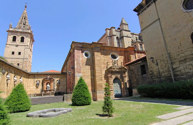 Tour privato Centro storico e Cattedrale di Oviedo con biglietti d'ingresso - Foto 4