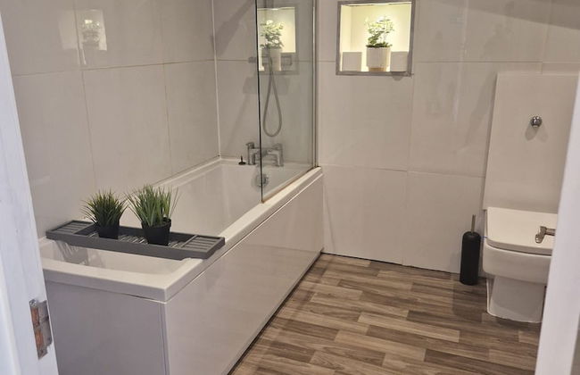 NEW! Grimsby Central, Spacious, 2 Bedrooms - Photo 21