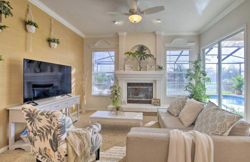 Bright and Sunny Riverview Oasis with Pool and Pond - Foto 4