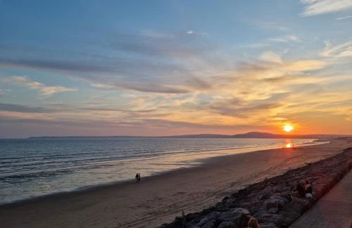 Driftmark Beachfront location Aberavon Beach Sea Views Large Driveway parking private site fibre optic wi fi - Photo 17