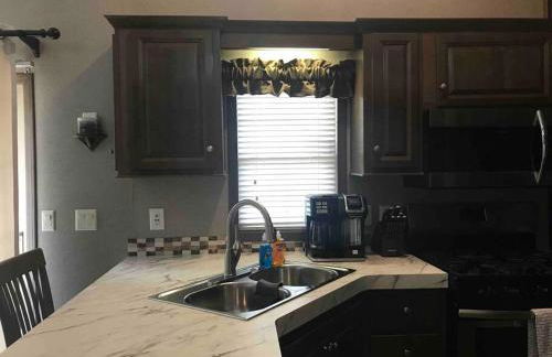 Tiny home with hammock loft BBQ and yard - Foto 23