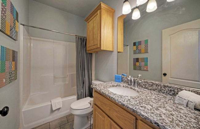 Group Getaway w/ Pool, Boat Dock 2 Homes Laguna Village Retreat by Avantstay - Foto 61