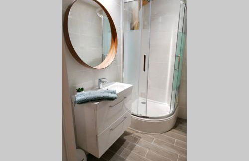 157m2, 4 chambres, 4 salles de bains, 2 WC, 2 parkings en hypercentre - Foto 15