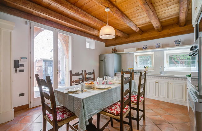 Alberta's Liberty House With Pool - Photo 11