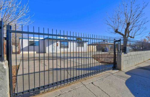 Casa Charleston-3BR-2Bath-Private HOT TUB-Pet Friendly-No Pet Fees! - Photo 60