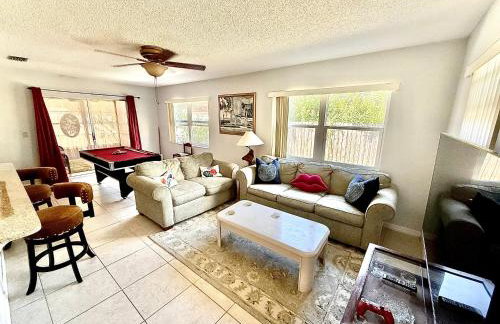 Boutique Stay - Near Beach, PSP4, Billiard or PingPong, Fire Pit, Private Yard - Foto 9