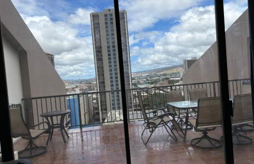 Downtown 2BR Huge Patio Free parking WiFi - Foto 3