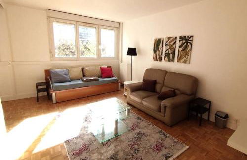 Cosy 2 BR, La Défense, 5 min walk metro+parking - Foto 1