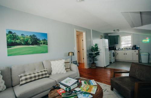 Elegant Masters-Inspired Getaway | Prime Location - Foto 5