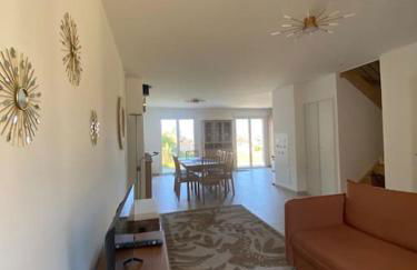 VILLA VUE LAC -3 chambres jardin-proche du lac et du Centre-ville , 2 places parking - Foto 8