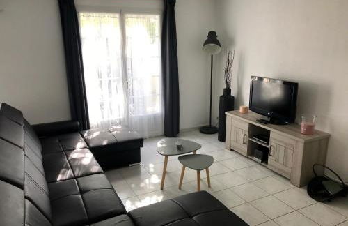 GuestHouse La Costière - logements indépendants - espace piscine jacuzzi - Foto 50