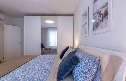 Colombo Palace - viale colombo 358 - Photo 35