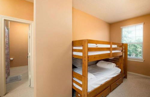 Bedroom with 3.5-Bathroom near Golf Course! - Photo 14