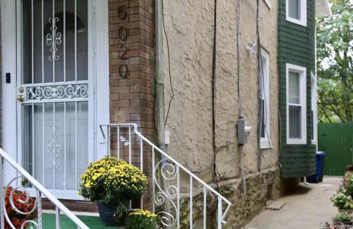 Chic 4BR Dwelling with Backyard in Philadelphia - Foto 43