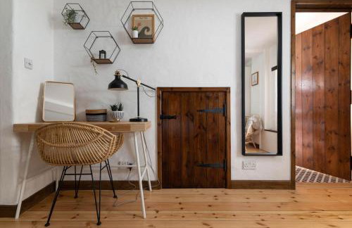 Naut Retreat, The Big Barn - Spacious & cosy cottage, walk to Porthcurno beach, Pedn Vouder & Minack Theatre - Photo 26