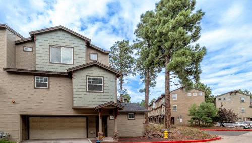 Mountain Peaks Getaway 4BR4BA Pet-Friendly Central AC Near Downtown Trails - Foto 2, Other