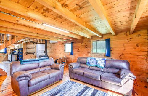 Bellevue Log Cabin with Gas Grill and Creek Access - Foto 4