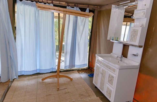 Room in Lodge - Find a Quiet Beach Resort at Rushel Kivu Resort! - Foto 9