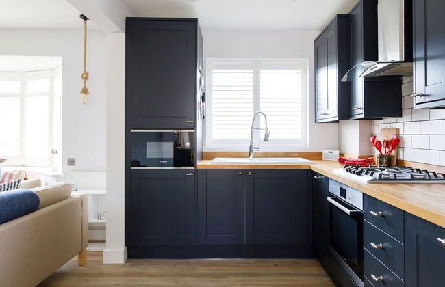 Coastal Retreat for 6 Close to Beaches - Photo 47