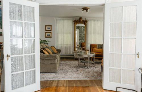 Historic Home near Stony Brook Village & Beach - Foto 46