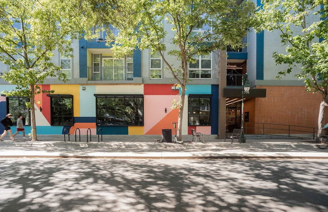 Modern Condo With Pool, Gym, Workspaces & BBQ - Foto 38