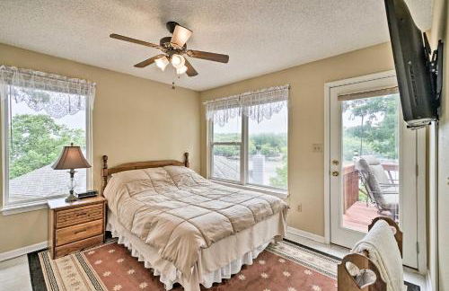 Dock and Waterfront Deck! Lake of the Ozarks Home - Foto 9