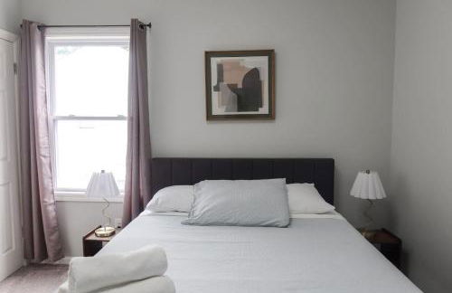 8BR 4BA Home Near NYC -Sleeps 16 - Foto 36