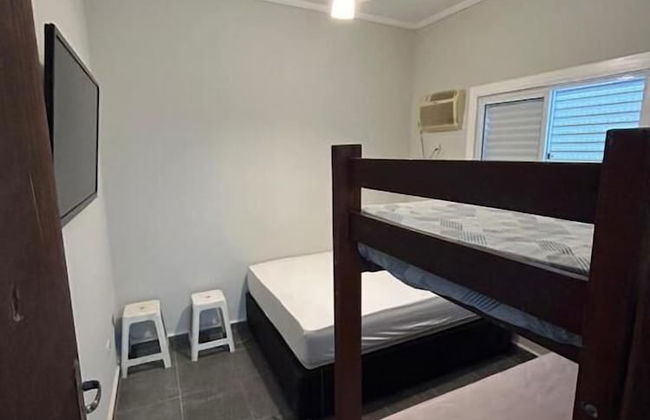 Chale com ar na praia da Enseada - Foto 1