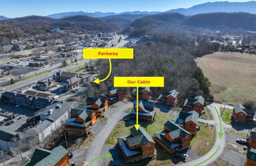 Indoor Pvt Pool, Pkyway, 44, HotTub, BBQ, King - Photo 7