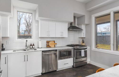 Modern Luxury Rooftop Deck, 3 mi to Downtown - Foto 8