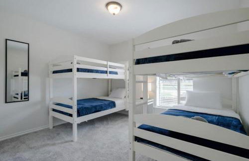 Vibrant Spacious Home w Private Pool and Jacuzzi - Foto 35