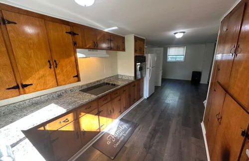 Charming 3-Bed, 1,5 Bath Home - Entire Space Just for You! - Photo 11