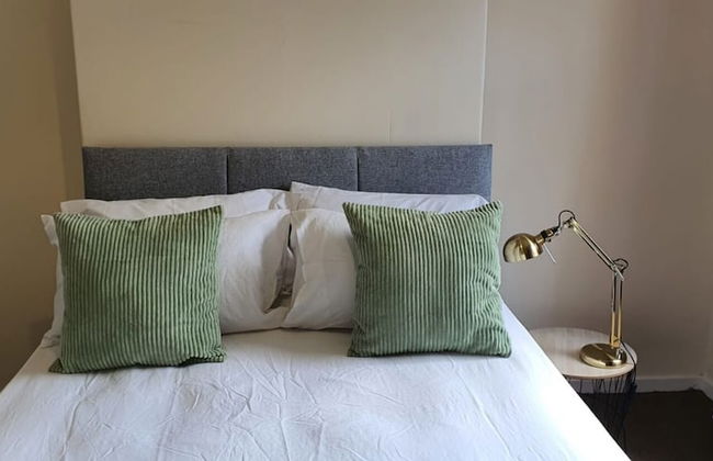 Spacious House in Stoke - Photo 7