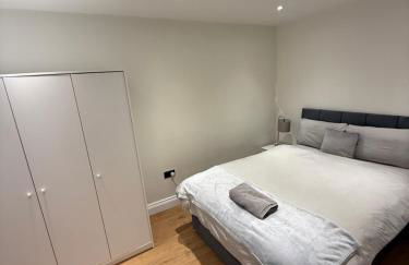 5 bedroom house in Orpington bromley - Photo 2