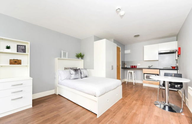 Student Only Tramways - Photo 5