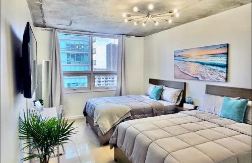 Classy 2BD 2BTH at Midblock with FREE PARKING - Foto 13